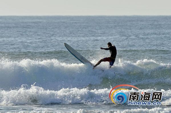贝壳盘中异动 急速上涨5.02%报14.01美元